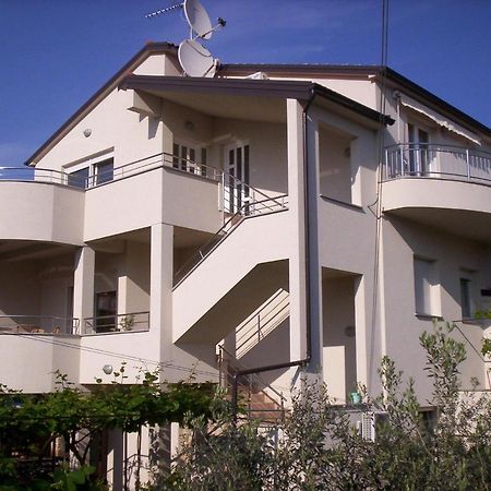 Apartment For Two 200M From The Beach Pula Exterior photo