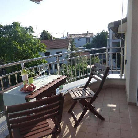 Apartment For Two 200M From The Beach Pula Exterior photo