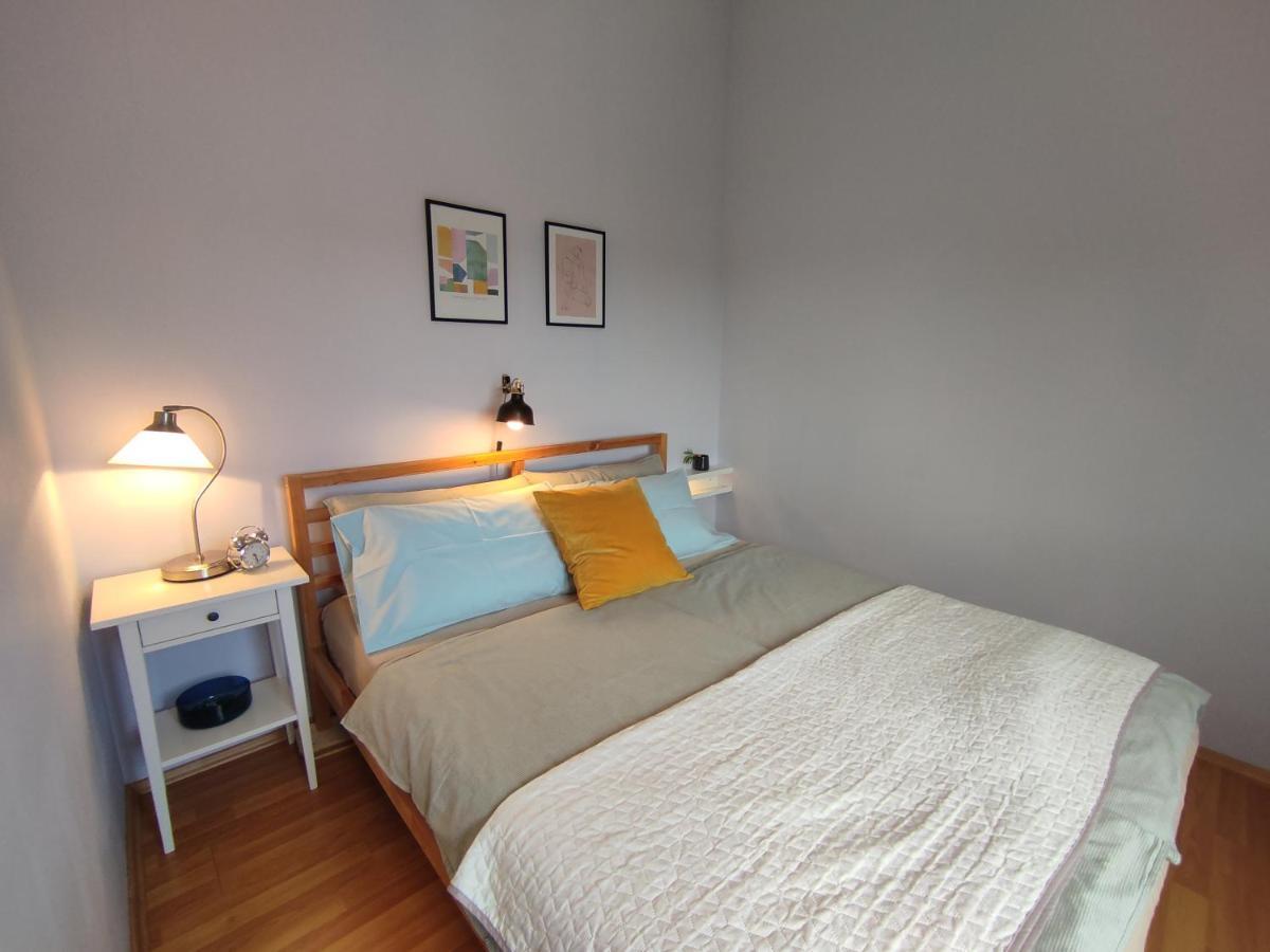 Apartment For Two 200M From The Beach Pula Exterior photo