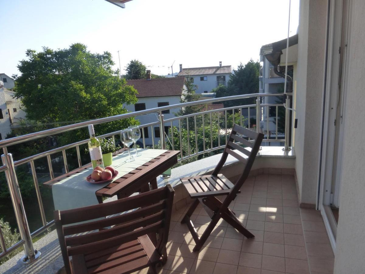 Apartment For Two 200M From The Beach Pula Exterior photo