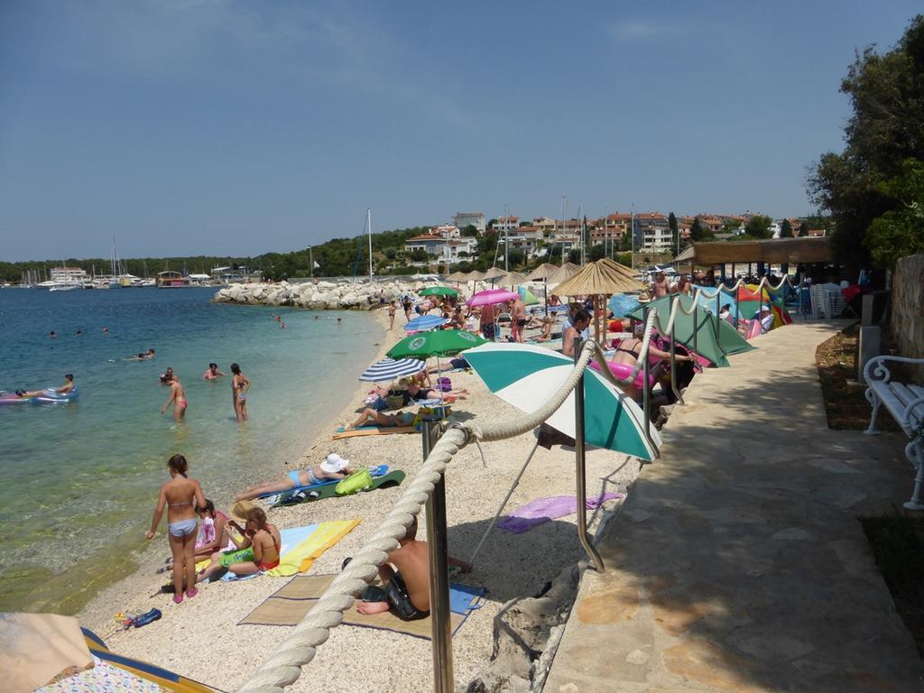 Apartment For Two 200M From The Beach Pula Exterior photo