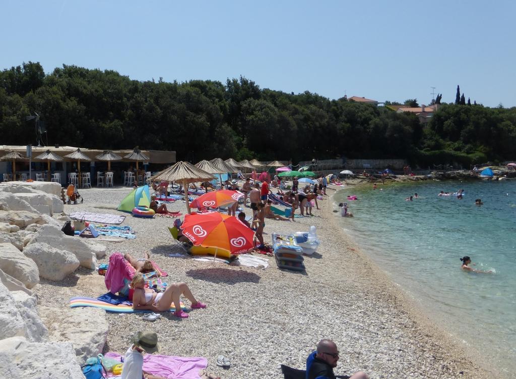 Apartment For Two 200M From The Beach Pula Exterior photo